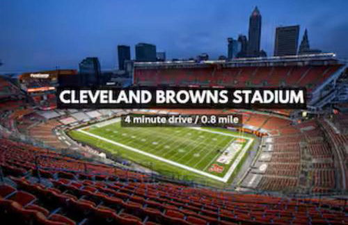 Modern High-Rise Condo in Central Downtown | Gym - Foto 29