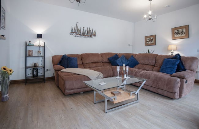 Fletcher Coach House - 3 Bedroom Cottage - Pendine - Photo 40