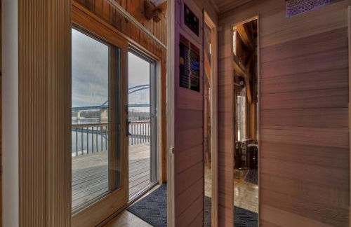 Custom Waterfront Lodge, 4 bed, 4 Bath, Sleeps 12! - Foto 7