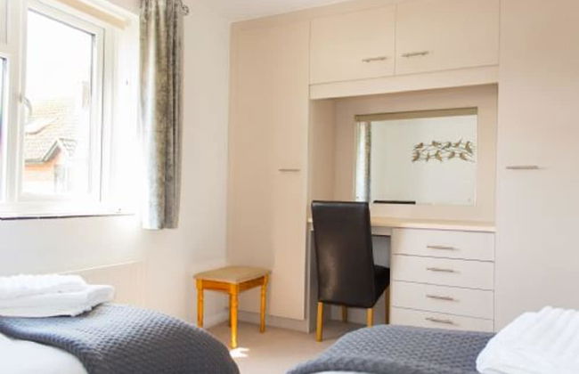 Host Stay Quayside Cottage - Photo 10