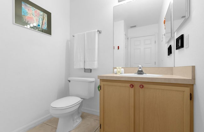 Upstay - Family Home w Private Pool and Games - Photo 28