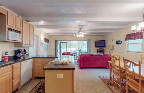 Bring Your Boat! Lake Murray Haven with Deck and Dock - Foto 16