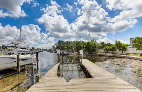 Furnished Sunroom with TV! Canal-Front Bradenton Gem - Foto 31