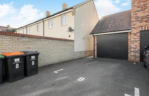 Our latest stunning property by Our Home Short Stays free parking super fast WiFi large back garden and crisp hotel white linen - Foto 14