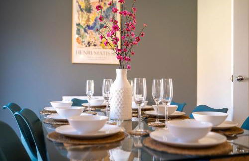 Charming 4 Bedroom House for 8 - Family Friendly - Fast WiFi - Parking - Photo 4