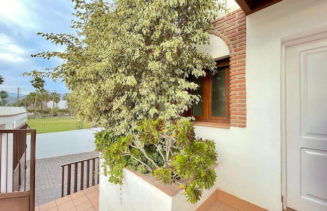 Sunlit Villa Near Golf - Foto 1