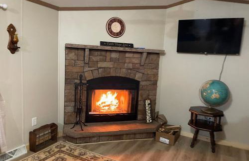 All Season Fun and Cozy Home in Island Falls, ME - Foto 2