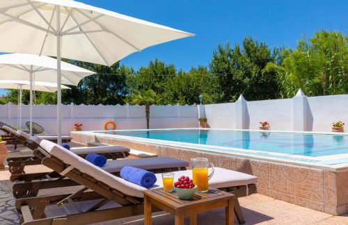 Villa Paradiso: Near beach, superb pool and garden - Photo 9