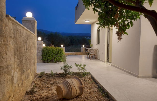 Adore White Natural Retreat by Estia - Photo 15