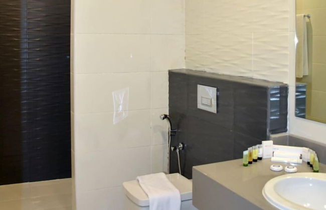 The Lodge Suites - Photo 24