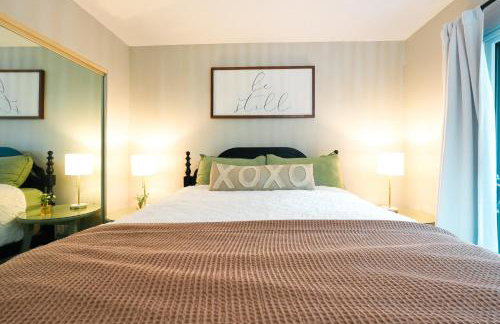 Cozy 2BR Condo Walk to Lake, Saltwater Pool and Golf - Foto 22