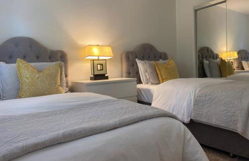 Guest house with private entry and large pool - Foto 19