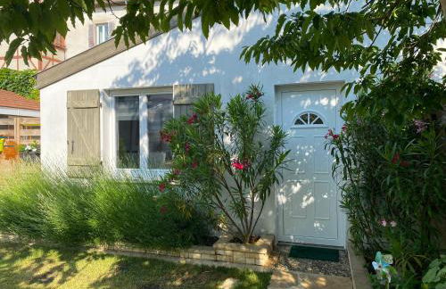 Petite maisonnette cosy et pleine de charme située à proximité du centre-ville - Foto 4