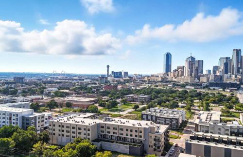 Skyline VIEWS, 5 mins to Downtown, Free Parking - Photo 28