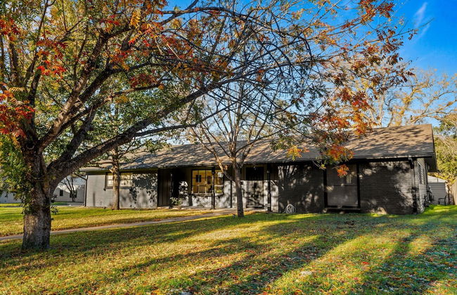 Quiet 3 Bedroom Home Walkable to Zilker Park - Photo 31