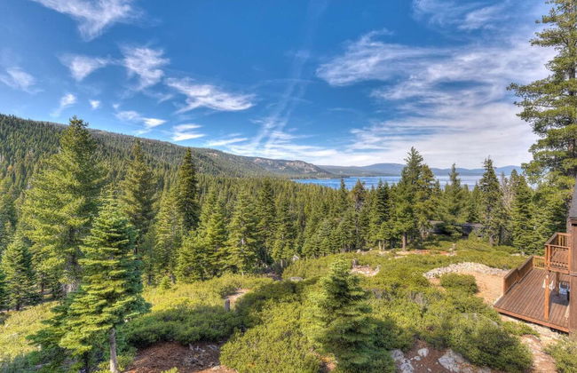 Chamberland Getaway Lake Views w/ Deck! - Foto 31