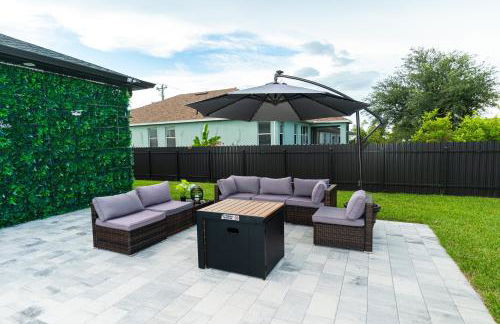 Designer Villa with Heated Pool, BBQ, Firepit, Ideal for Families & Groups - Photo 6