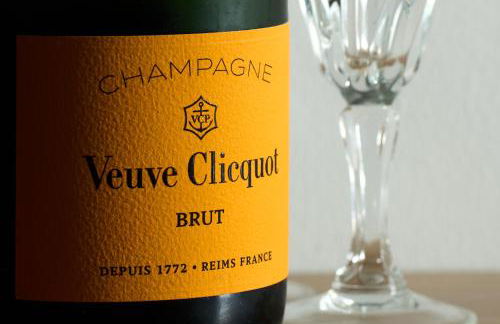 Cosy 2BR Cottage Steps to Town & Peak District - Photo 24