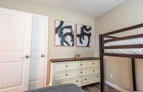 Sleeps 6-Full Kitchen-4 Beds-Big Couch-OfficeSpace - Foto 30