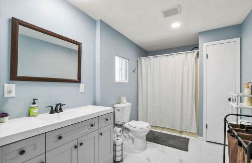 Mins To Dwntwn & Arena Backyard BBQ King Bed - Foto 13