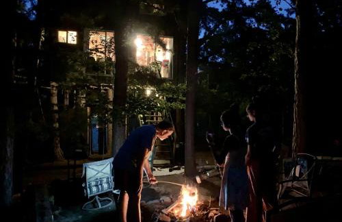 Magical Tree House Rental Nestled in the Woods on Farm Retreat near St. Louis, Missouri - Foto 8