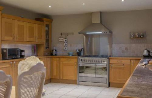 Spacious Home, 6 large bedrooms, full sky package, sleeps 14 - Foto 64
