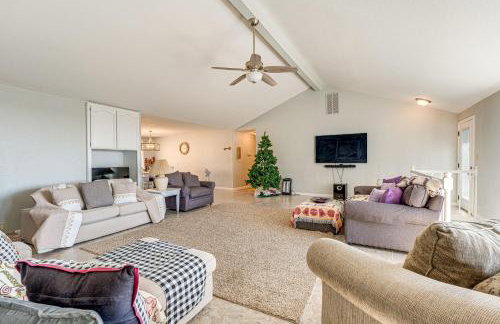 Water Views and Decks Spacious La Grange Retreat - Foto 4