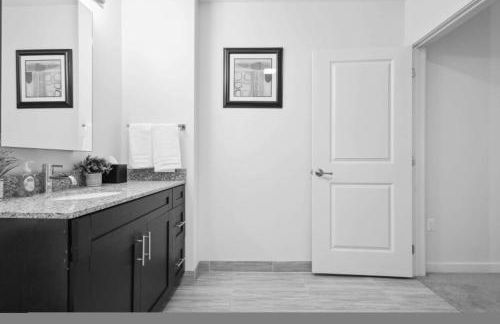 2BR Executive Downtown Apartment - Photo 56