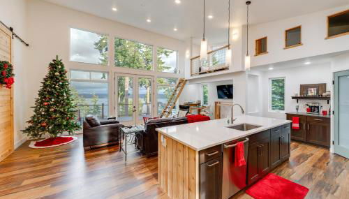 Water Views Whidbey Island Hideaway with Deck - Foto 1