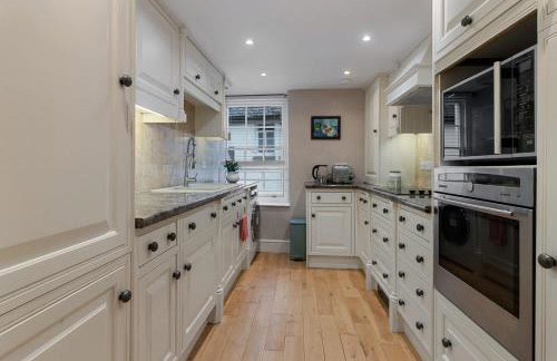 Gallery Lodge Holiday Home - Short Stays UK - Photo 4