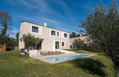 Besonderes Steinhaus mit Privatpool, Panoramablick, Garten, Grill, Waschmaschine - Foto 2