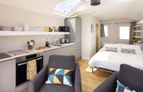 Stylish Boatshed with Sea Views Private Parking - Foto 6