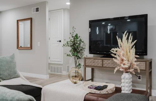 Entire Private Home with 3 Bedrooms 2 Bathrooms, Hot Tub, Garage, King Bed, Available Now - Foto 60