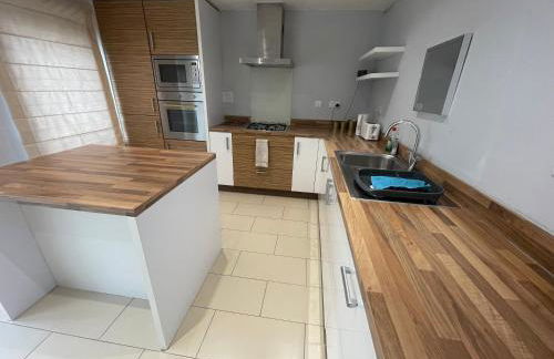 Holiday Home In Cardiff, Sleeps 8 - Foto 3