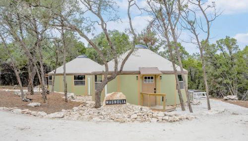 Magnolia Family Yurt Cabin - Hot Tub Loft Full Kitchen & Bath - Foto 2