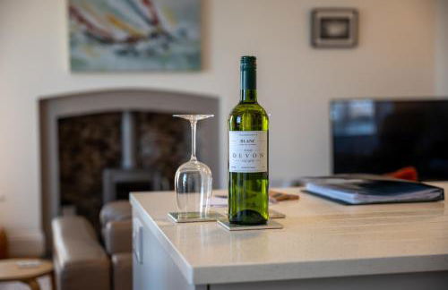 Riverside Apartment with Stunning Views & Patio - Foto 13