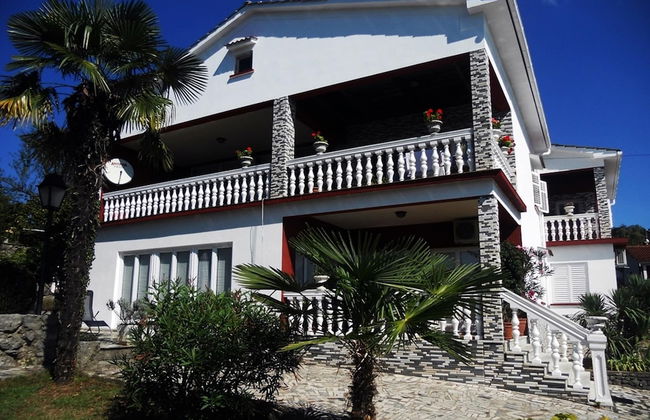 Spacious Apartment With Terrace & Outdoor Kitchen Surrounded by a Garden - Foto 1