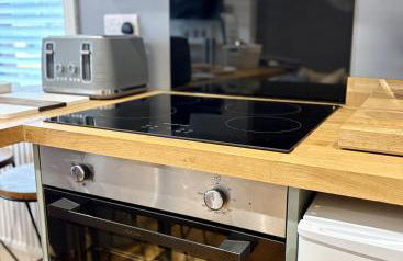 FRESH Flat in Leek, Staffordshire - Photo 13