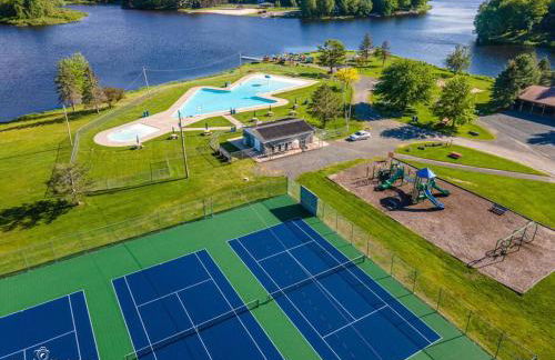 Boho Haven Hideaway - Walk to Pool,Theater,Arcades, Firepit, Lake Access - Foto 20