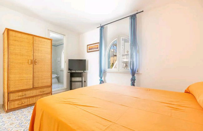 Coastal Charm: A Home With a View in Santa Maria di Leuca - Photo 4