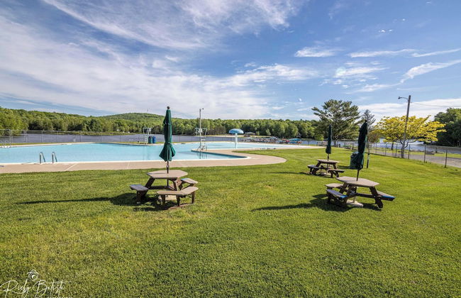 Chalet All Day Avantstay Lakeside, Firepit, Shared Pool - Foto 43