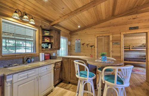 House with Dock and Slide Situated on Lake Sinclair! - Foto 9