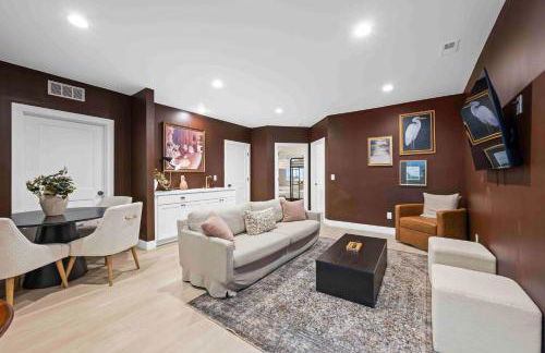 4BR, 2 & half Bath, Hot Tub, Private Parking, Near Ark - Foto 15