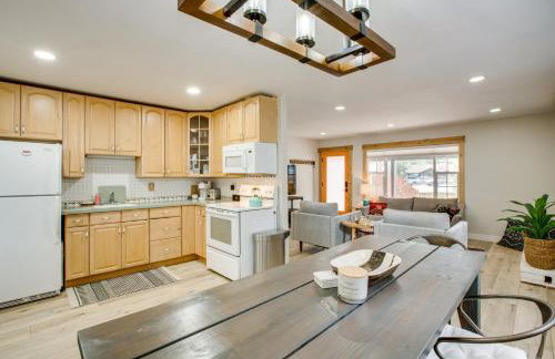 Work & Play! Lake Tahoe Cabin 5 Mi to Heavenly Mtn - Foto 2