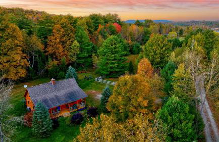 Aspen's Run: 3 br log cabin, wood stove, deck, firepit, window a/c by Stowe Country Homes - Foto 27