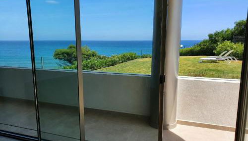 Luxury beachfront apartment with pool, sauna, fitness and gym in province Malaga, Andalusia - Photo 2, Garden view