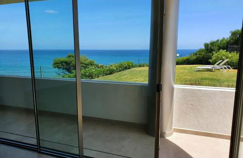 Luxury beachfront apartment with pool, sauna, fitness and gym in province Malaga, Andalusia - Photo 2