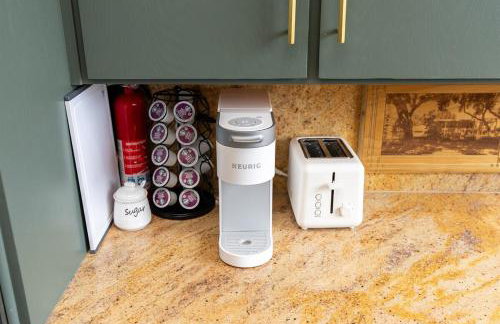 Mid-Mod Hilltop Retreat Views & Local Wildlife - Foto 4