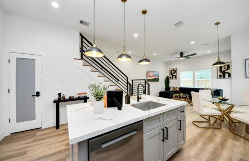 NEW! The Brandōn - Upscale Manor - Garage - Near Medical Center & NRG - Foto 29