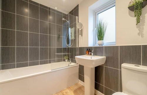 Stylish 3 Bed, 3 Bath, Garden & Drive for 2 cars - Foto 16